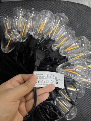 Добавьте к вашей свадьбе элементарный оттенок с помощью крыльцовых светильников и входного напряжения 110 В / 220 В